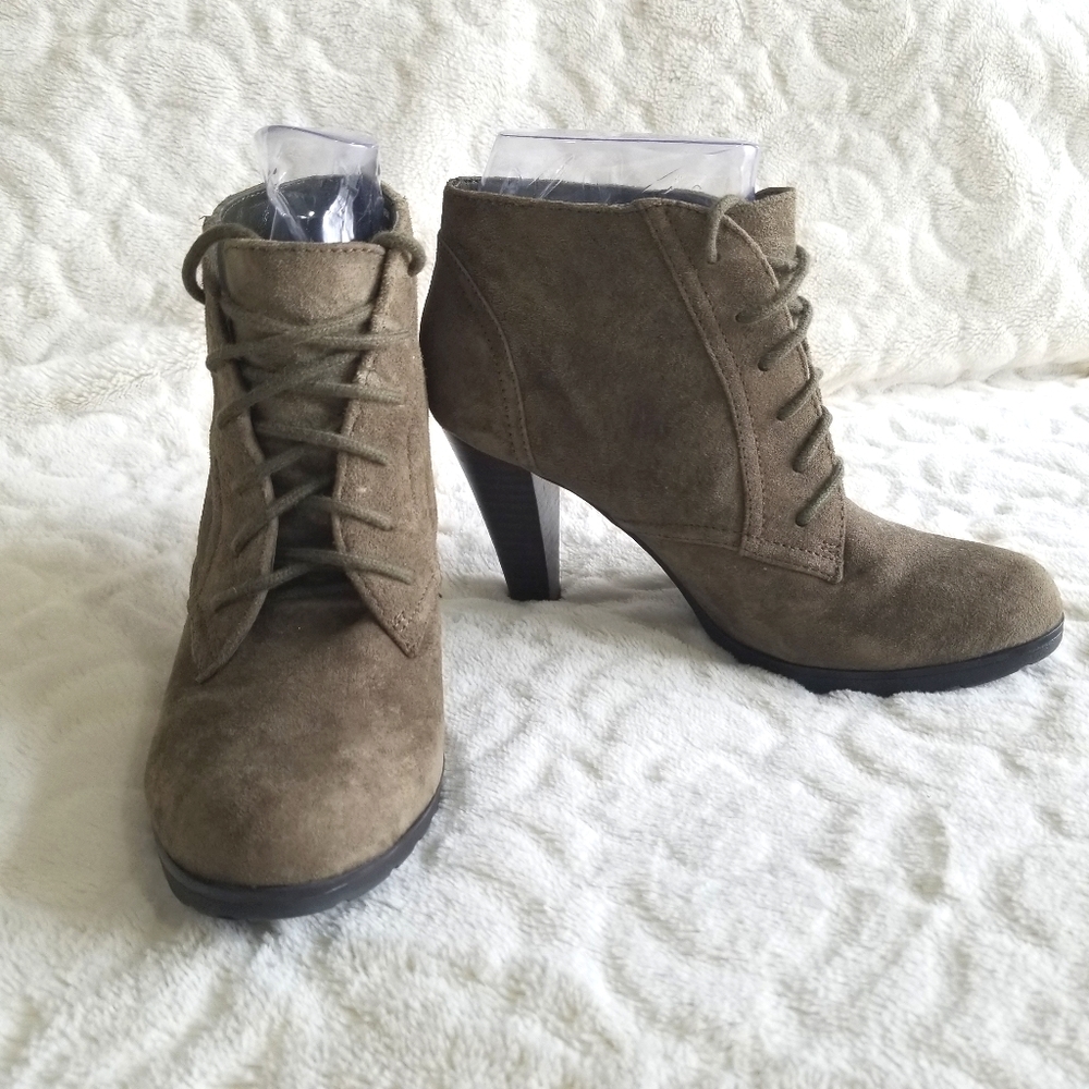 White Mountain Olive Lace-up Heeled Suede Booties